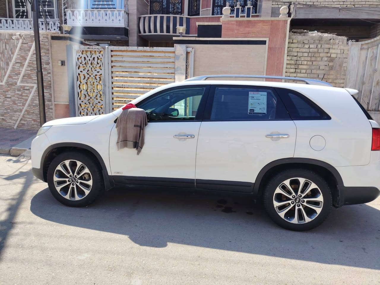 السلام عليكم
للبيع كيا سورنتو  2015 خليجي
فول مواصفات بانوراما
رقم بغداد الدولي
بيهه دعاميات صبغ وكم مكان بارد
المواصفات 
1. بانوراما
2. بصمة تشغيل
3.بصمة ابواب
4.بصمات عدد2
5. لايت زينون
6.اشاير مري
7.مري شفط
8.زراك لايت
9.حساسات امامي
10.حساسات خلفي
11.كشنات جلد بيجي
12.كشنات كهرباء
13. محرك V6
14. 7 راكب
15. فور ويل AWD
16.تحكم ستيرن جهتين
17. شاشة صغيرة
18. كامرة خلفية
19. ماشية 134 الف كم 

السعر 183 وبيهه مجال للشراي
العنوان بغداد 
***********
غير متواجد ماسنجر
