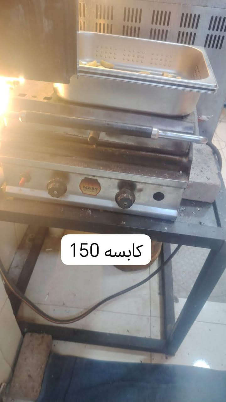 غراض مطعم للبيع للأتصال والأستفسار الاتصال على الرقم ***********

نص مكتوب في الصور:
- ميز عدد اثنين 300
- حمايه مال تمن ومرق ب 15
- کابسه 150
- 150 دكت زائد ساحبه
- ميز خشبي زائد كراسي 40
- حمايه 250
- قلايه ام الحساس 250
- كريل بركر جديد قفل 250
- ميز عدد اثنين معه كراسي 75