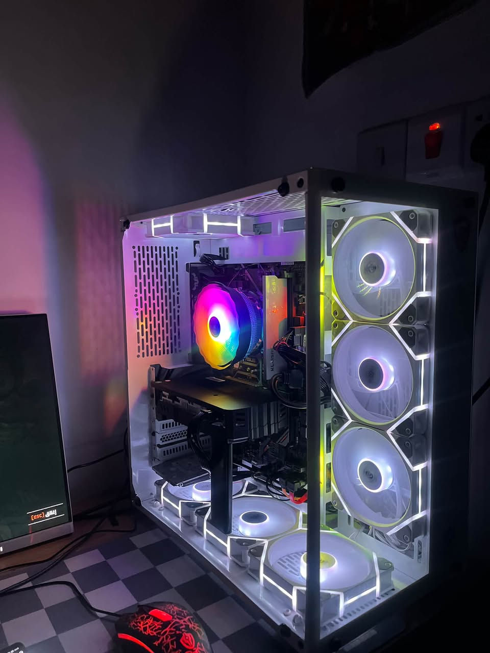 السلام عليكم 
‏core i5 8400
Rx580 8G 
‏ASUS TUF GAMING B360 Pro 
RAM 16 DDR4 2666 
SSD 240 
HDD 500 
PSU 550W 
كيس 7 فان RGB 
500 الف مع التوصيل
***********
