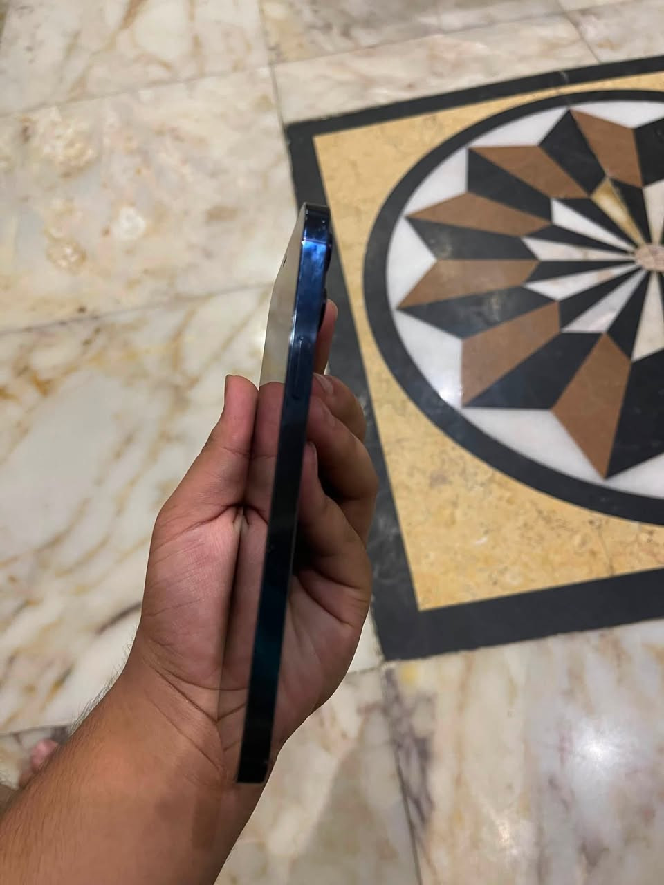 ايفون 12pro max ذاكره 256 بطاريه 78 شرق اوسط الجهاز نضيف الله شاهد السعر 530 وبي مجال بسيط للشراي يجي واتس ***********
