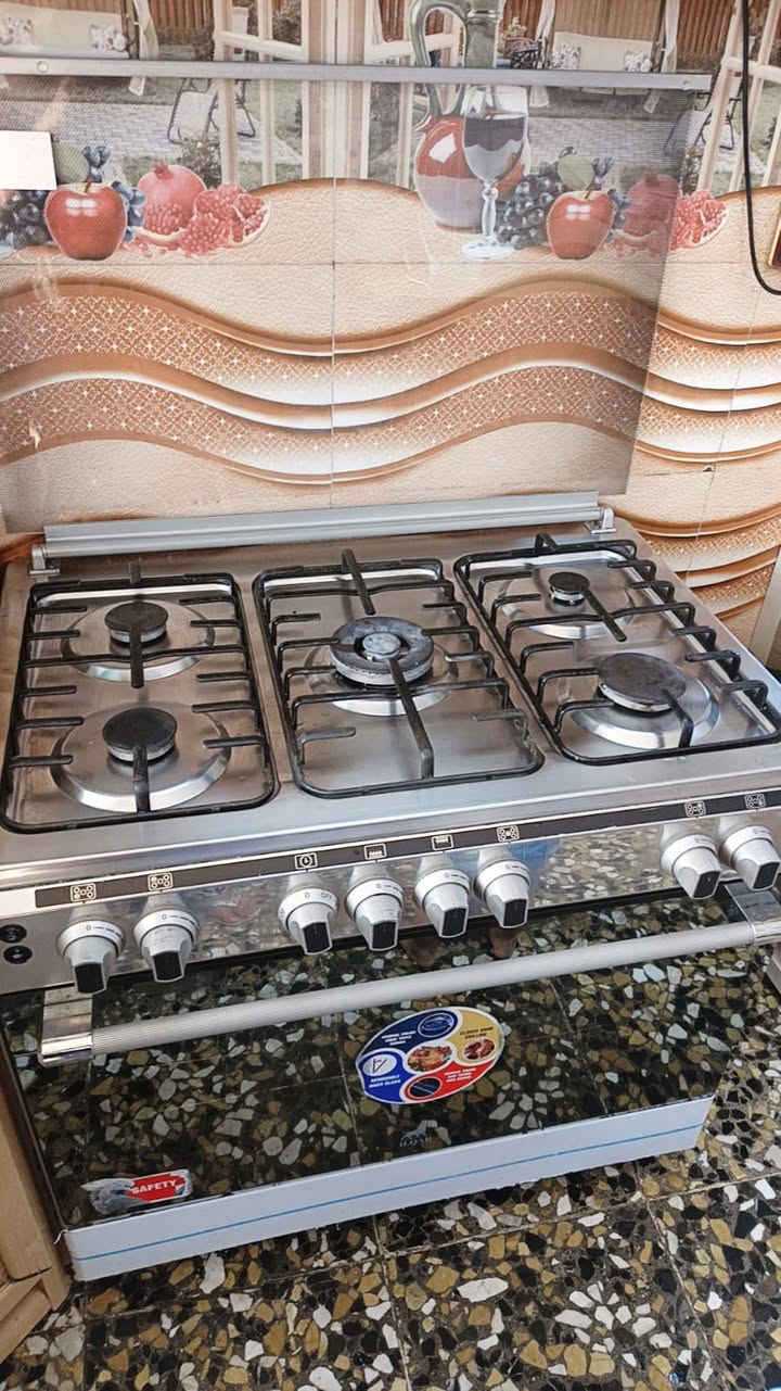 طباخ يطالي جديد مستخدم بس شهرالي يريده يتصل عله هاذاالرقم ***********
