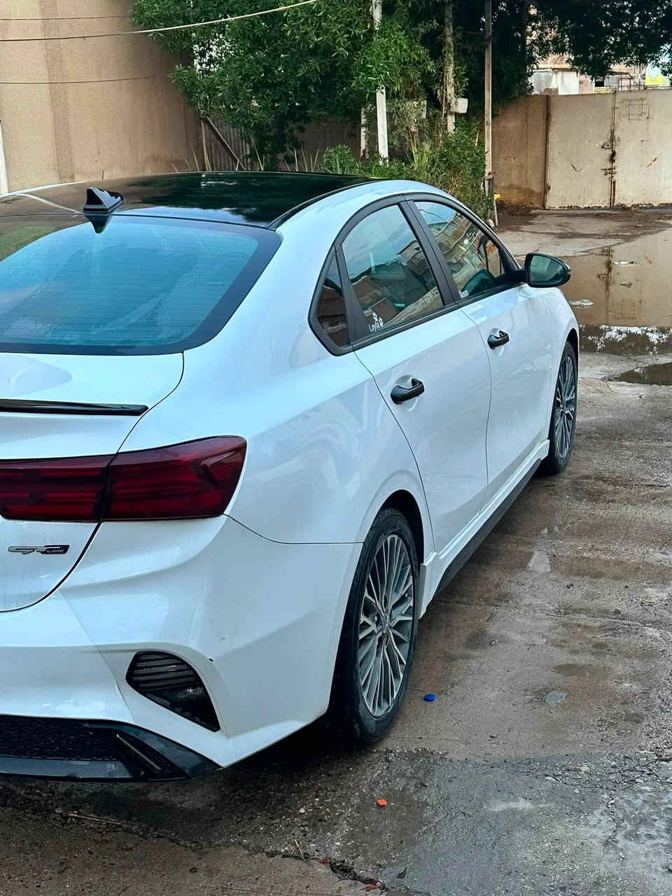 السلام عليكم.                                                                      كيا فورتي ٢٤  جيتي لين فول مواصفات ماشية ١٨ مكفولة من الصبغ والتكحيل والتبديل على وضع الشركة حادث موجود بالنشر                              المواصفات.                                                                      فتحة سقف.                                                                      كشن جلد + تبريد تدفئة كشن. كهرباء.                    تبريد قطعتين                                                                  محرك   ٢٠٠  دوش.                                                          باقي المواصفات معروفة مال الفول.                          رجاء  اقرأ المواصفات.                                                    الهاتف.   ***********.                                                  غير متواجد على الفيس
