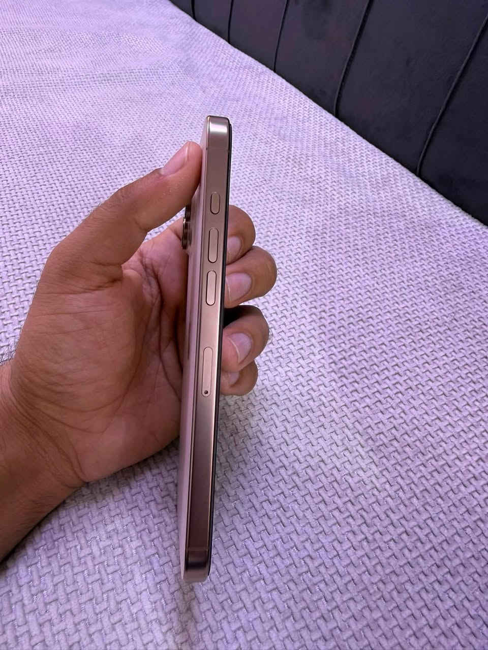 السلام عليكم ايفون ١٦ برو ماكس
 بطاريه ٩٠ 
الجهاز مامفتوح وجديد النضافه 100/100
وبيه مجال بسيط ***********

 السعر ١٢٧٥
