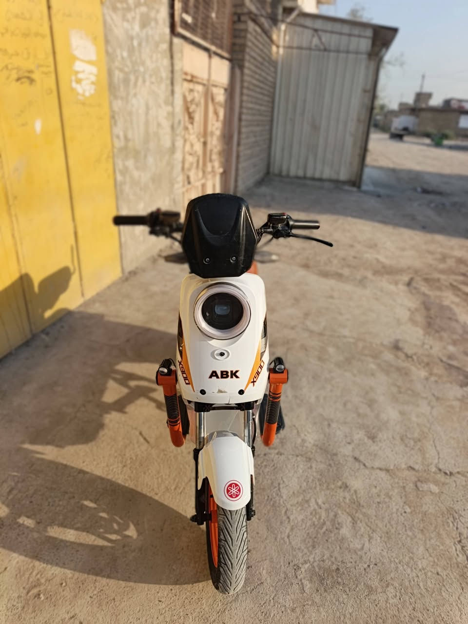 دراجه شحن  900 X باترياتها تعبانه بس تمشي 40 سرعتها 
السعر 350 وبيها مجال للستفسار ***********واتساب
