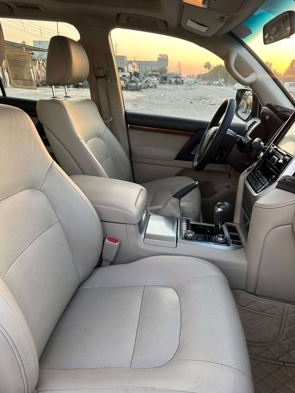 لاندكروز  2018    V6 سياره بريم اصل كفاله سعرهه  429$ ماشيه 80الف
***********

 مكاني بغداد الكماليه
