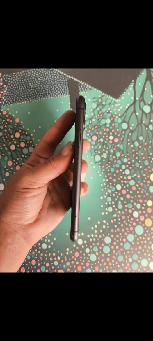 📱 آيفون 11 عادي
💾 الذاكرة: 64GB
🔋 البطارية: 85% (بلادي)

📋 مواصفات الجهاز: • تك سيم شغال، لكن من تخلي السيم يغفل الجهاز، ومن تشيل السيم يشتغل طبيعي
• 📸 الكامرات شغالات وتصويرهم حيل حلو
• 🔊 الصوت شغال وواضح
• 📳 الهزازات شغالات طبيعي
• 🔌 الشحن طبيعي
• 🖥️ الشاشة بلادي
• 📱 جهاز كبس هوه
• ✨ بعده ع وضع الوكالة
• ⚠️ فطر الظهر، ممثر بشي

💰 السعر: 145 ألف قفلة
📍 الموقع: موصل أيسر – كوكجلي
📞 التواصل خاص أو اتصال مباشر: ***********
🚫 توصيل ما عندي
🔴 بيع فقط
