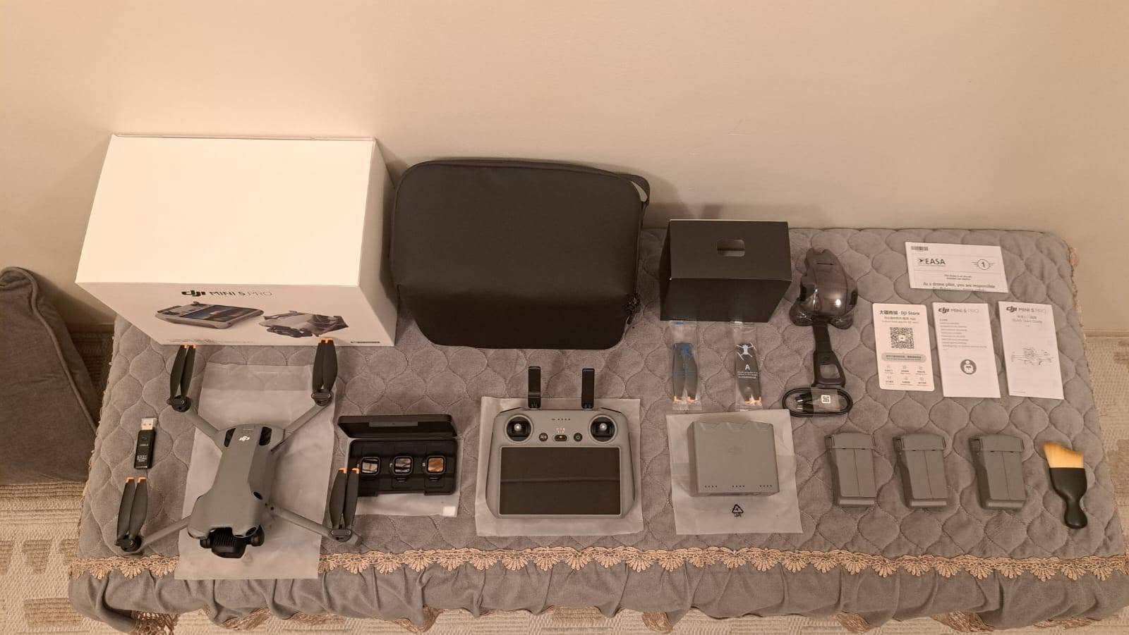 يالله متوفر درون dji mini5 درون جديده ماخذه كبس شركه بيدي فتحته موجود تصوير درون طايره 15مره عدد دورات شحن بطاريات 1 بلاص 52دقيقه استفسار ***********

نص مكتوب في الصور:
- ٢,٠٢ h
- ساعات
- ١١,١ km
- المسافة
- 15
- رحلات طيران
- المزيد