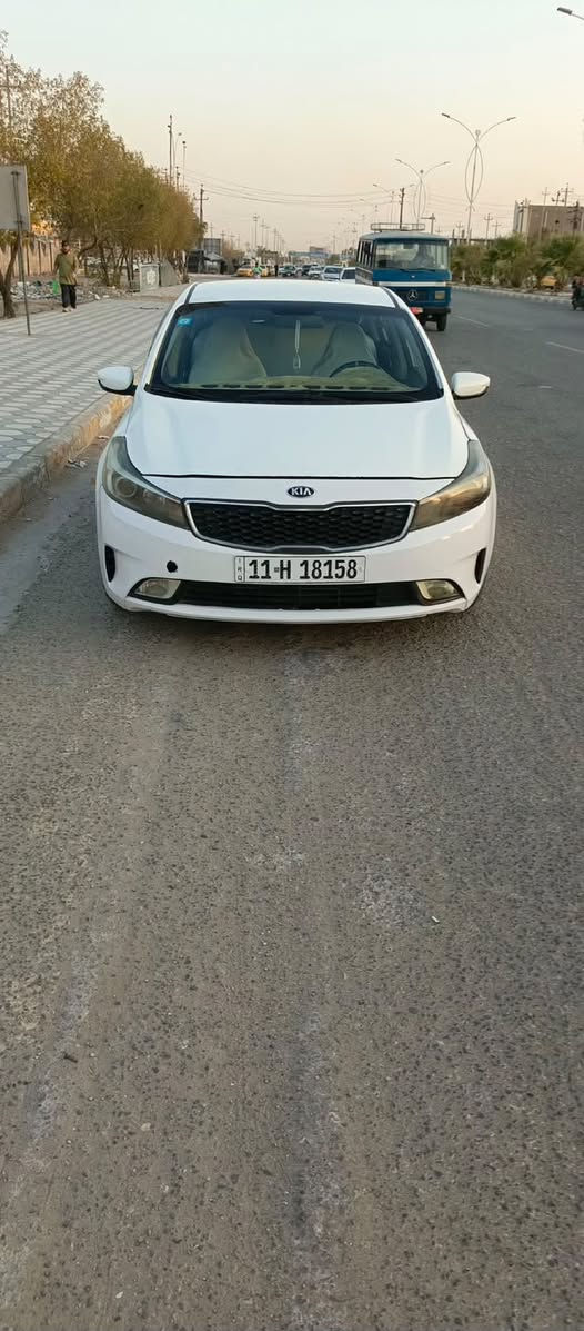 السلام عليكم
كيا فورتي 2017 
مكينه 2000
كير 6 نمر at 
حادث امريكا بس جاملغ وبنيد بدون دواخل 
والعراق بس الدوس 
تدفئه تبريد ثلج
تخم تاير صار شهر من شديته 
باتر جديد عبوه كامله فيت بم جديده
بس تشغل وتطلع ماناقصها شي 
للاستفسار/***********
السعر 105
