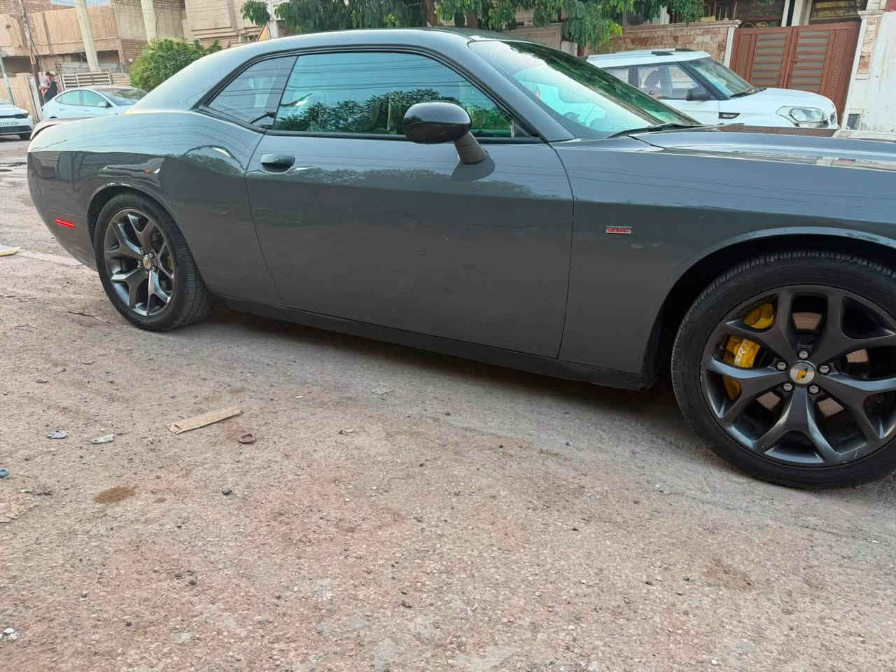 السلام  عليكم 
جالنجر 2018sxt plusسموك 
السياره فول كلشي بيه عده الرادار الامامي 
حادثه جاملغ خلفي عكس السايق وجاملغ امامي تبديل 
وطخه خفيفه باللغد
السعر 159 وبلاش للطيبين 
رقمي ***********

