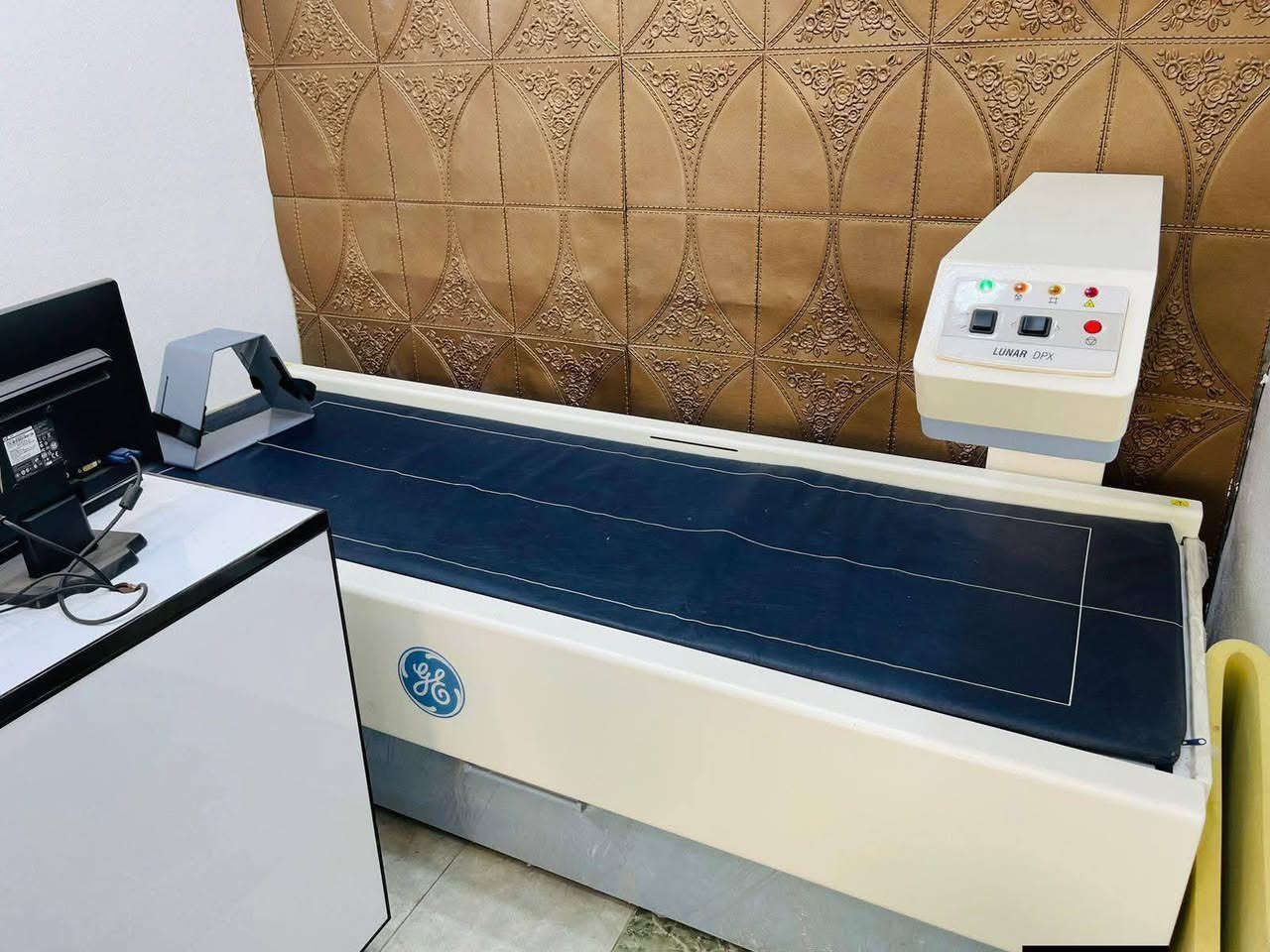 جهاز dexa scan 
فحص هشاشة العظام والكالسيوم 
موديل 2021 
صنع أمريكي Ge 
مواصفات Full body 
السعر 140 ورقه بيه مجال 
مع كامل محلقات الجهاز
للتواصل عبر الحساب أو الرقم 
***********
#المهندس_محمود_ابوذر_سالم
