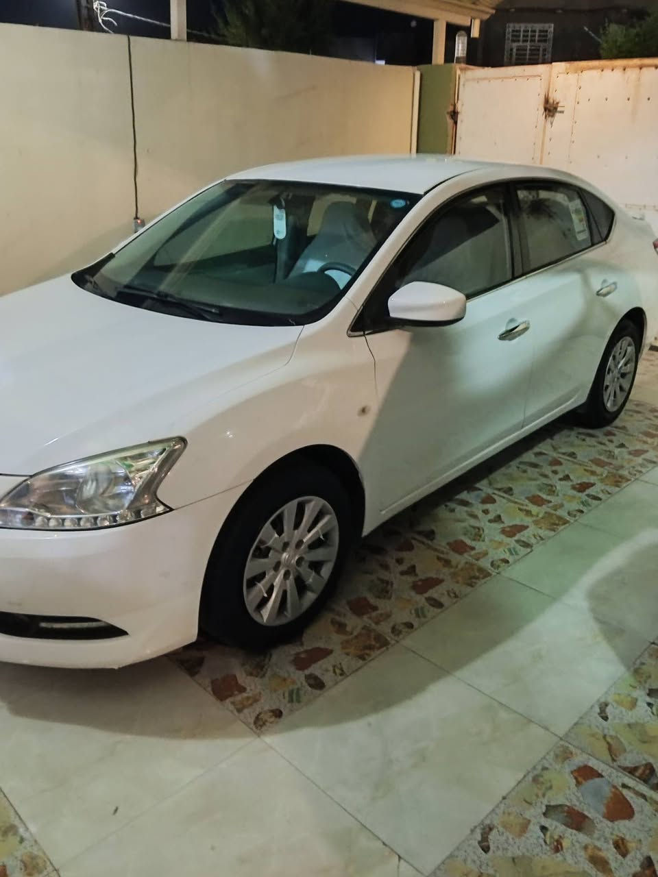 نيسان سنتره 2019مكفوله السعر115ورقه العنوان ديالى ***********
