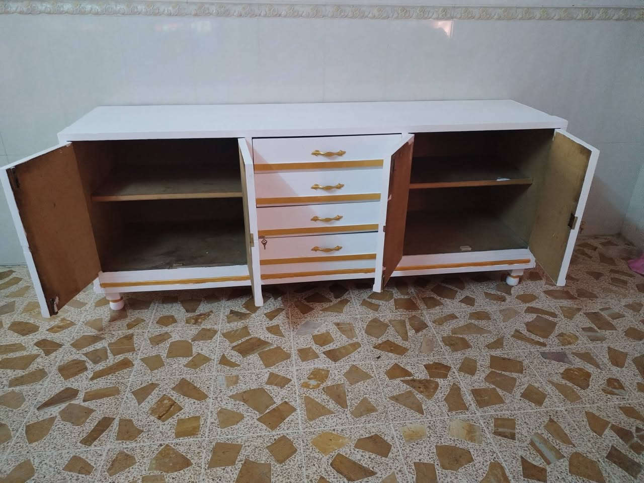 مناميه خشب عراقي ثقيل قفاله سراكي شغاله جكامج كلها تنفتح وتنسد مابيها ولا كسر ولا عيب سعر80
مكان جانب الايمن
***********
***********
