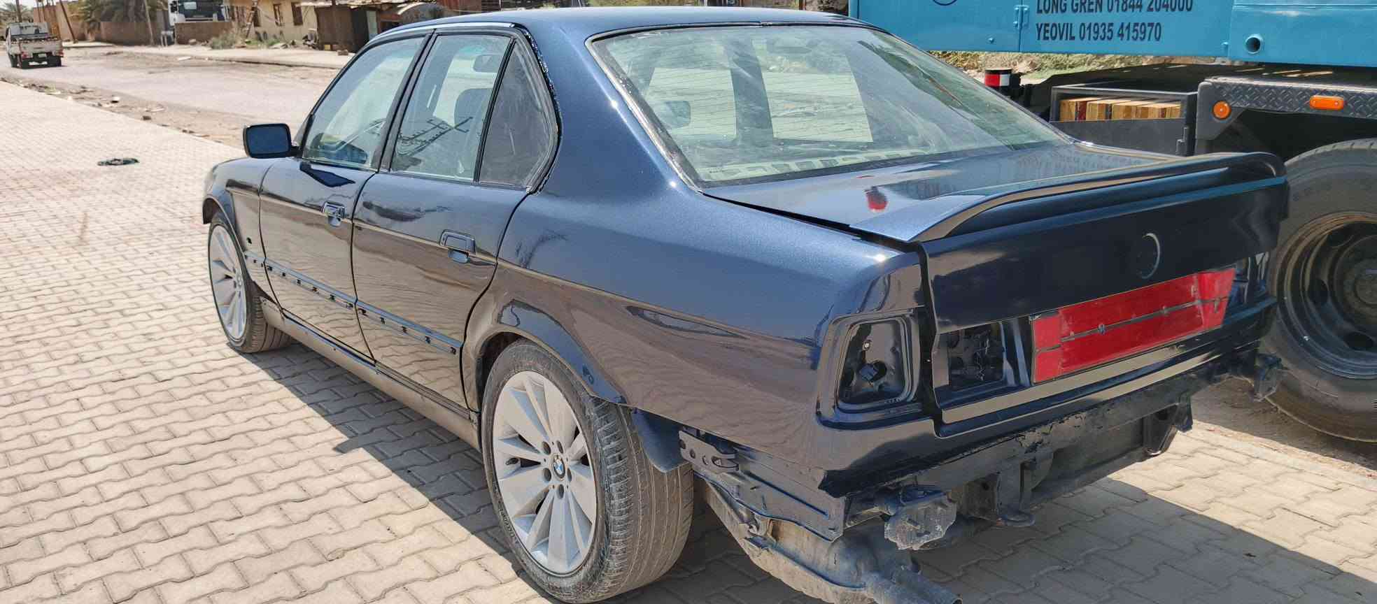 السلام عليكم ورحمه الله
للبيع بسعر مناسب جدا بي ام حجم 525مفتوح كير مكينة كفاله موديل 90 رقم بغداد سنويه جديده والتحويل مباشر بجم عريض  لايت زنون صدر امامي جديد خلفي يحتاج تصليح تبريد شغال فتحه سلايت شغاله تحتاج تشد غراضه على ايدك كشنات تفصال ويل 18رياضي السعر 33 ورقة للاتصال سعد ***********واتساب خاص موجود المكان كوت مركز المدينة
