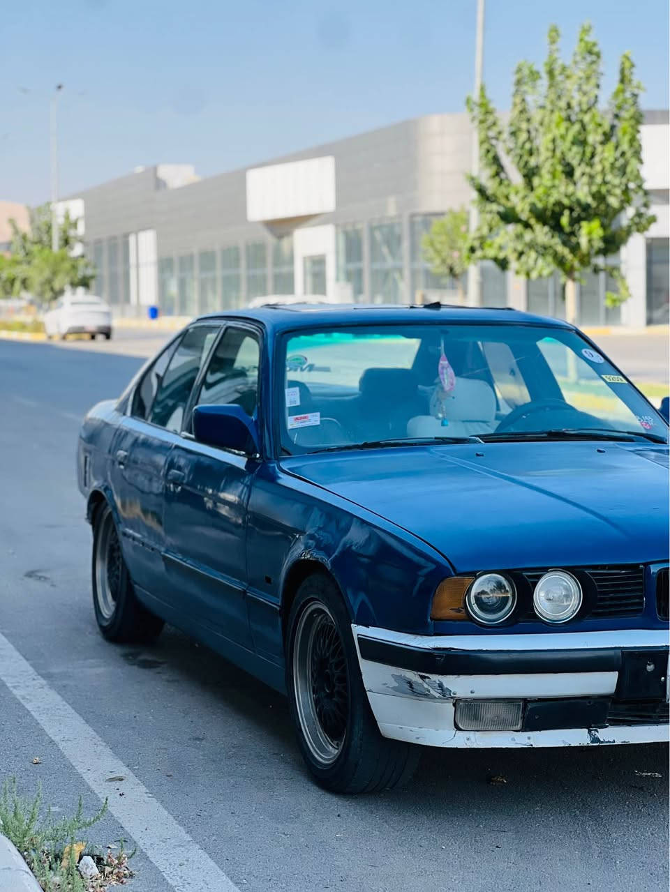 BMW 525 🖤 مۆدێل١٩٩١
گێروومەکینەی بەشەرت مەزبووت 
گێری عادییە ئاڕمی پلاستیکی سلیمانییە .
سعری ١٥ $$$$$ کەمێ معآمەلا 
تایەو ویلی سپۆڕت. 
شوێن سلیمانی 
ژم.***********
*********** السليمانية, العراق

