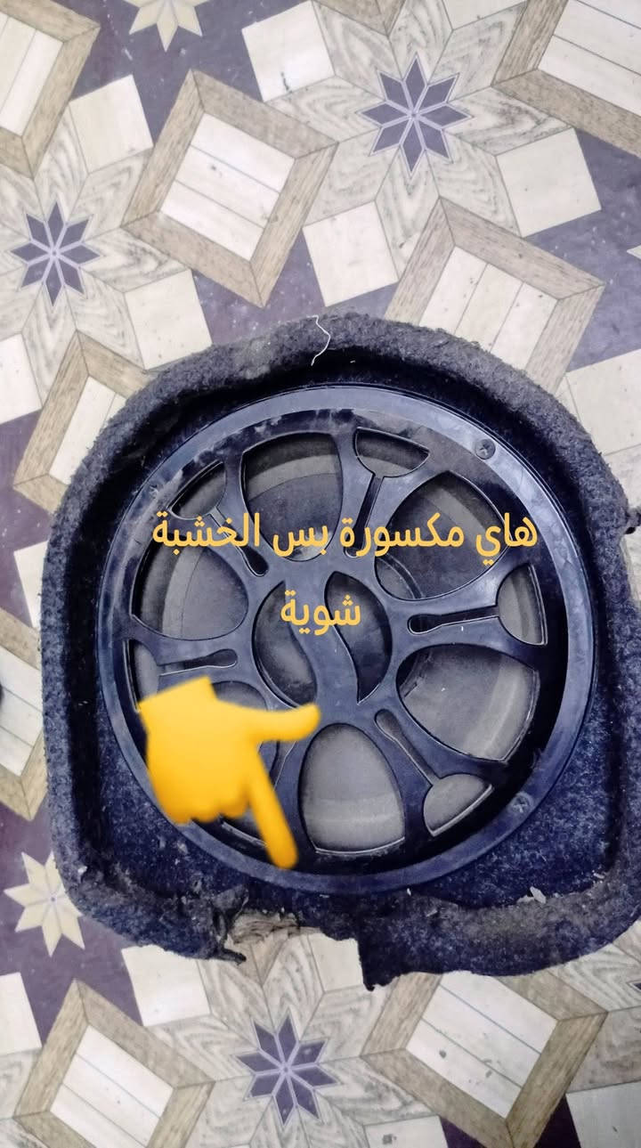 مكينة خياطة • مكسورة • خشبة