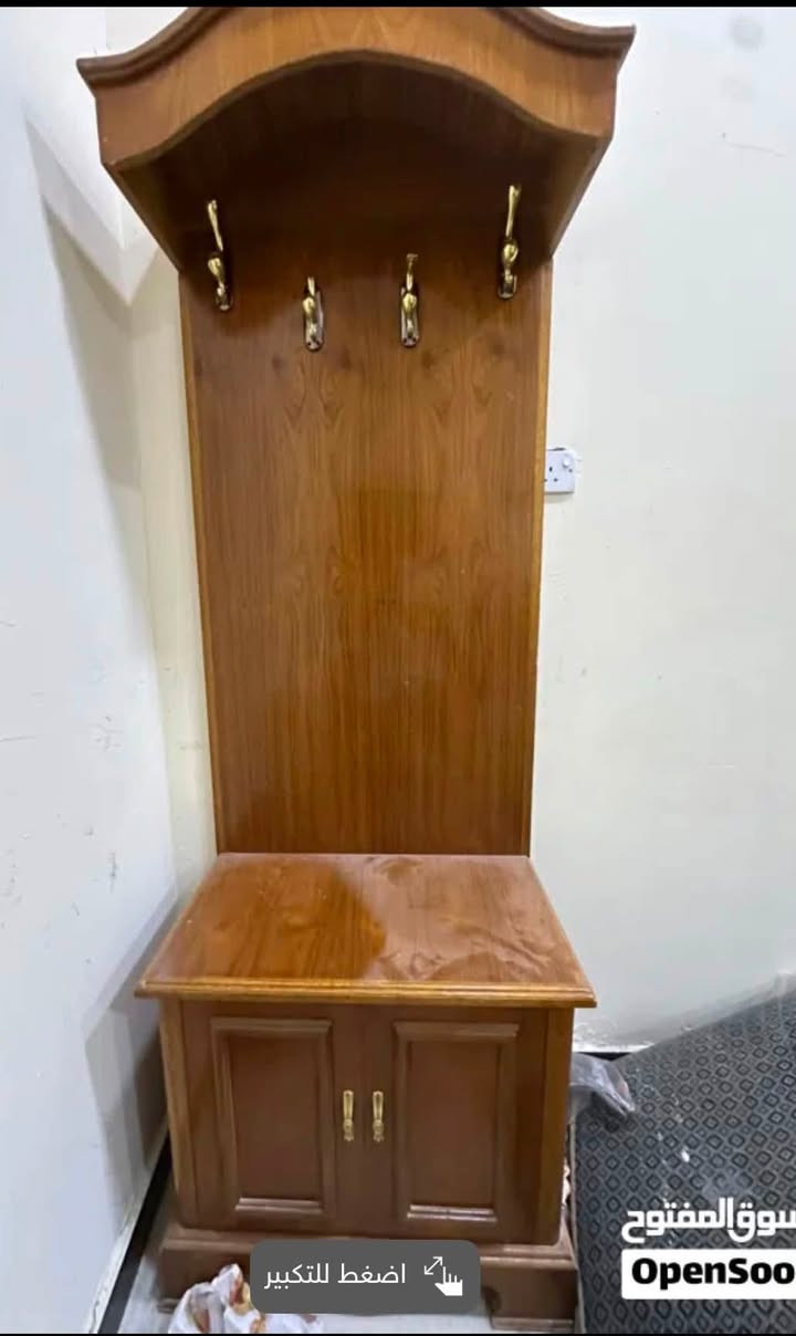 غرفه أخشاب تفصال عراقي 7 قطع للبيع نظيفه 
سعر مليون 
***********

نص مكتوب في الصور:
- السوق المفتوح
- OpenSooq
- السوق المفتوح OpenSooq
- اضغط للتكبير سوق المفتوح OpenSooq