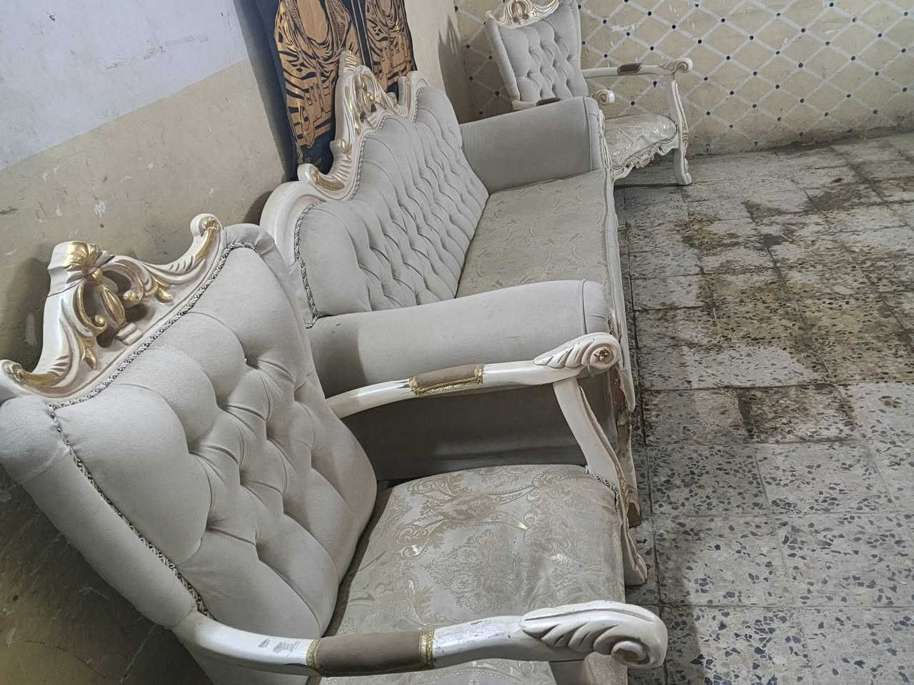 خمس مقاعد • زان تركي • نضيف