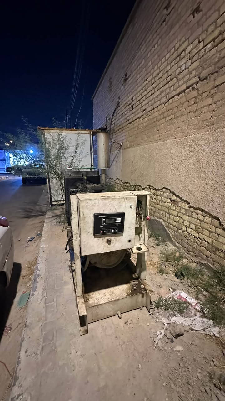 السلام وعليكم مولدة للبيع بيركنز ١١٠ كيفي مولدة حلوى وبيه شوية تبخير + وياها كرفان سيطرة لان جانت مال خطوط ونظام كابينات + وياها ثلاث كابينات للاستفسار الاتصال على هاذا الرقم *********** الموقع البصرة الجبيلة
