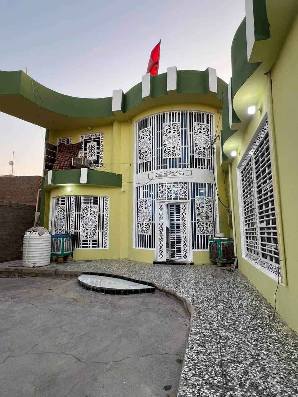 يالله بيت مساحه1000م
ابسعر مناسب جداً لحكوو🏃‍♂️🏃‍♂️😍  

طابو سند 25 اقرار محكمه بسمك 

ستفسار***********☎️متوفر واتساب 

بيت💒 للبيع مساحه 1000متر 

مساحه البناء

 400و400كراج وحديقه

🌺 اطلالت البيت تخبل

وترك خلف البيت 200متر 

الطابق الول 3غرف وصاله

 2وستقبال طول 25متر وعرض 5متر  

ومطبخ وصحيات داخل وخارج البيت العدد 8

الطابق ثاني 3غرف نوم وصاله علا كبر الجوه بناء طابوك وصب الساس وسكف

بعد الكم هديه🎁من ابو 

البيت وين اكوو هيج عروض🔥 تدلولون حبايب ❤

 العنوان  مقابل قريه الغدير شارع المطحنه
