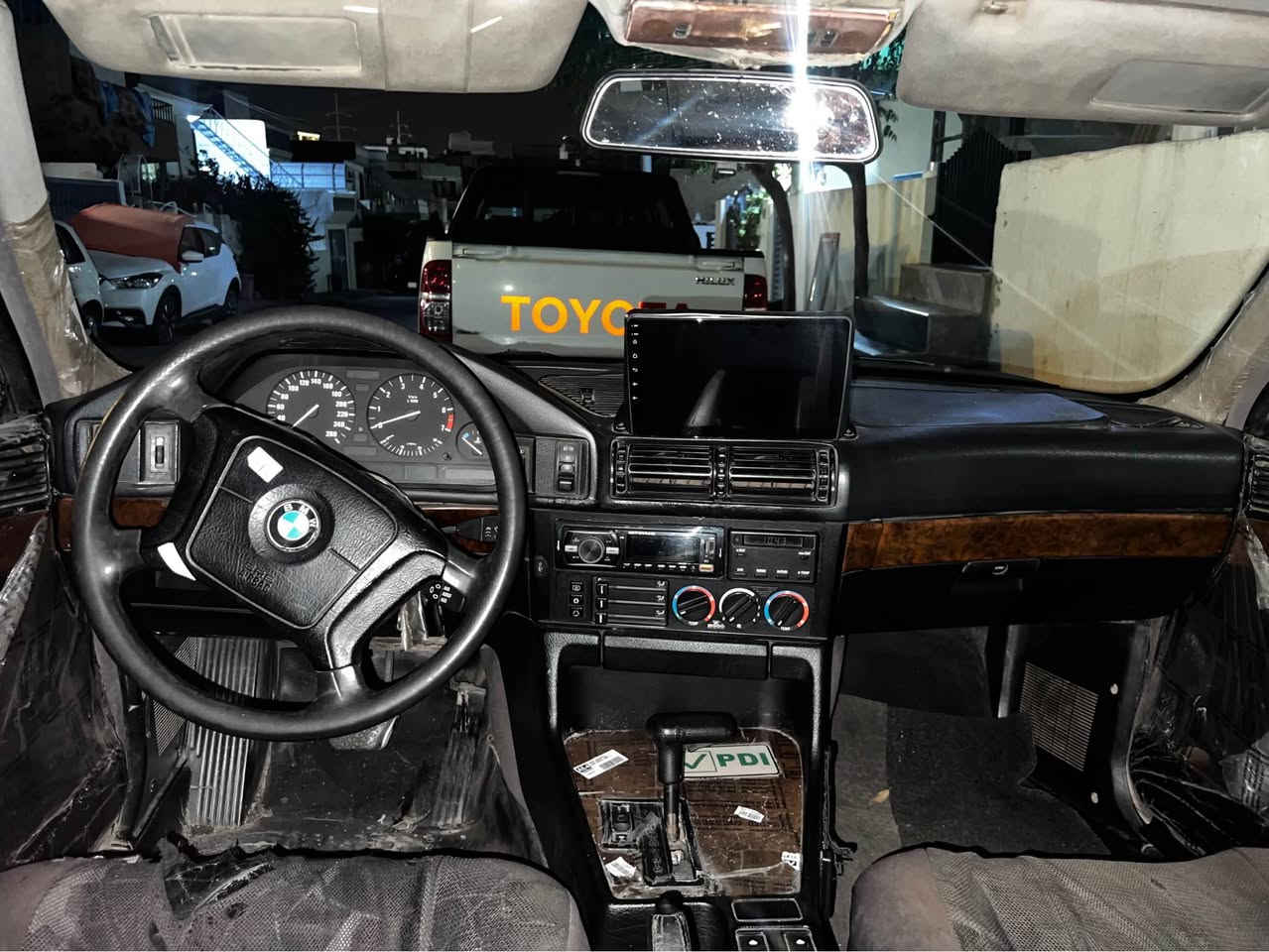 BMW 525 1995
بیئمدەبلیو ٥٢٥ ئۆتۆماتیک 
مۆدێل ١٩٩٥ تەبرید سلایت
ئارم پلاستیکی هەولێر ئارم و ئەوەلیات بەشەرت 
بۆیاخ عامە بۆ جوانی 
دەعمی قورسی نیە
ناو فۆرمیکا 
کێڕ ئۆتۆماتیک 
لایت ئەڵقە 
شاشە ئایپادی بۆ بەسراوە 
تەبرید بەس غازئەوێت بەشەرتی مەزبووت
سلایت مزبوت ئیشەکات
دو ئاوێنە کارەبا
ویل حەسیر
رادێتەر و پانکەی تازە گۆڕاوە 
 سعری ٤٥ گەڵاو مەعامەلەی برایانە 
*********** السليمانية, العراق
