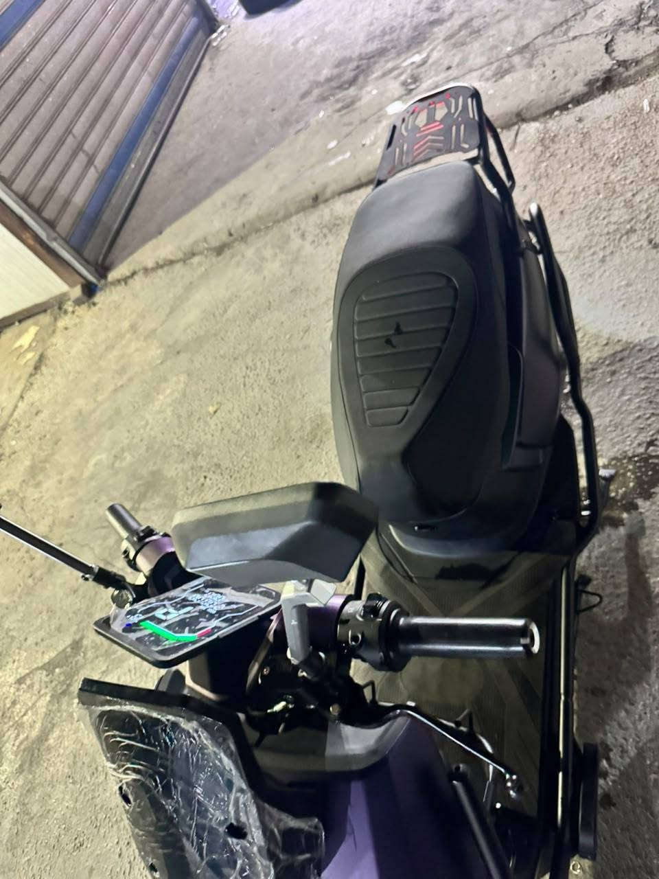 سلام عليگم : مستعجل عله بيعة
دراجه شحن جديدة بل جيس ليثيوم🏍️ شلعة ومعدل تمشي 130kmوقابل للزيادة! 
١. لايت زنون ثلجي🌅 . 
2. شاشة تاب حديث🛸 .
٣. مثبت سرعه 🆘.
٤. مدرعة كامله خفيفة.
٥. البطارية ليثيوم ايون🔋 40AH.
٦. تايرات شركة 💯.
٧. 2سويجات. 2بصمات. 
٨. نضام تشغيل عن بعد. 
٩. نضام سريقة ملف يقفل🚨. 
سعر الدراجه ( مليون و200) 
الاستفسار*:***********
الموقع البنوك قرب مركز القدس 📍.
