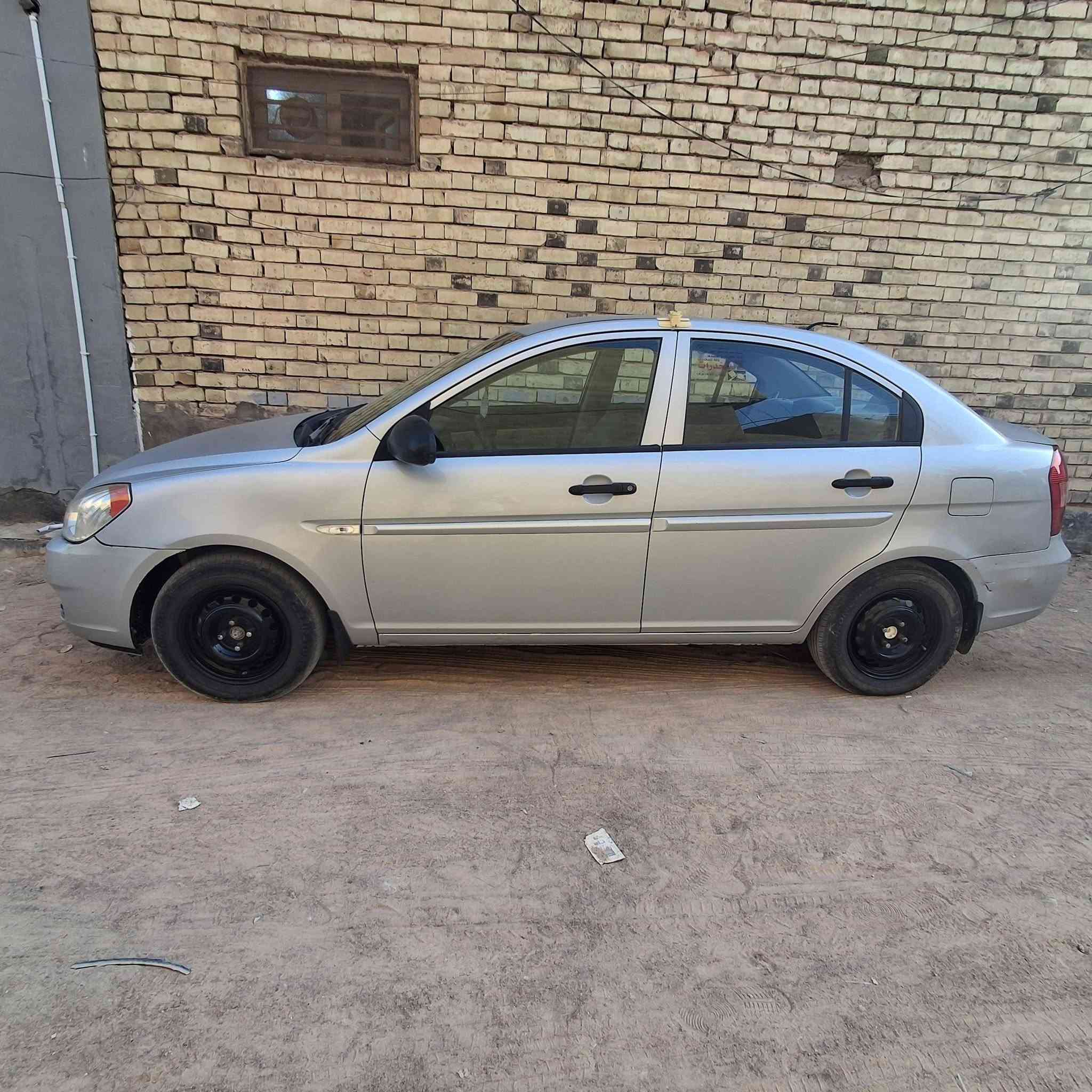 سلام عليكم 
          للبيع 
هونداي اكسنت.  كير عادي   كير عادي 
موديل ٢٠٠٩ 
٣ قطع بارد والباقي كفاله 
كير عادي.  كير عادي 
كير مكينه  تمام 
حداديه نص عمر 
كهربائيات كلها شغاله 
تبريد ثلج 
بيها جراد 
السياره حلوه وجاهزه 
ارقام اربيل ألماني تريد وكاله او تحويل 
السعر ب ٧٧ وبي مجال قليل 
مكان السياره النجف قرب مسجد الكوفه 
***********
