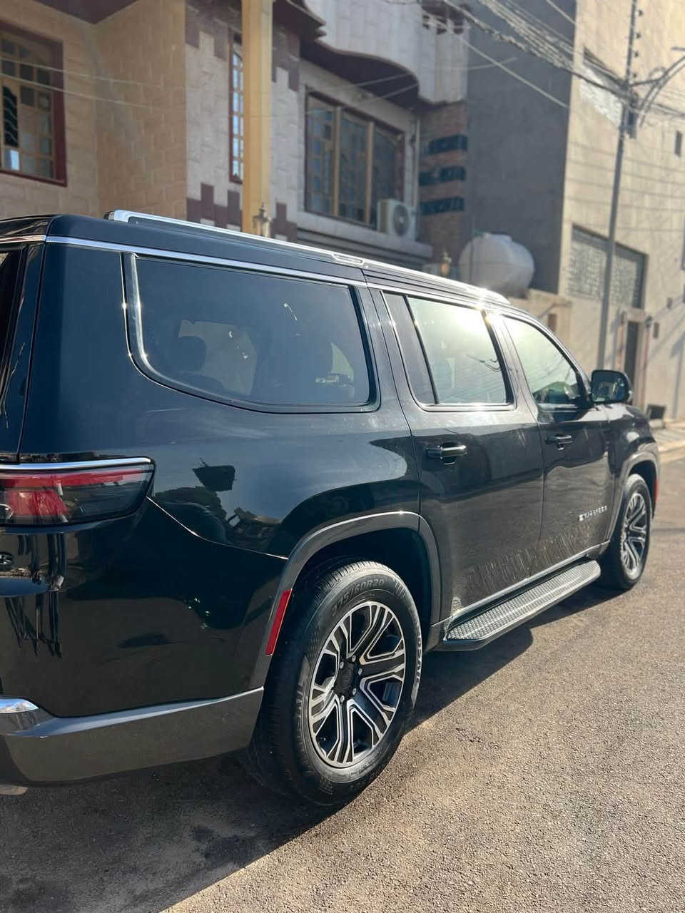 السلام عليكم 
بيع او مراوس حسب القناعه
جيب واكنير 2022 JEEP WAGONEER, SERIES III
موصفات 
5كامرات
جكات 
فور ويل 
3 شاشات بلدشبول
الكشنات الاماميه تبريد وتدفئه
الكشنات الخلفي كهرباء وتدفئه 
استرين تدفئه
مكينه المرغوب 5700
حادثه بسيط بنيد مبدل بلادي وجاملغ بلادي بدون صبغ 
رقم بغداد باسمي تحويل مباشر 
اي استفسار حاضر 
***********
