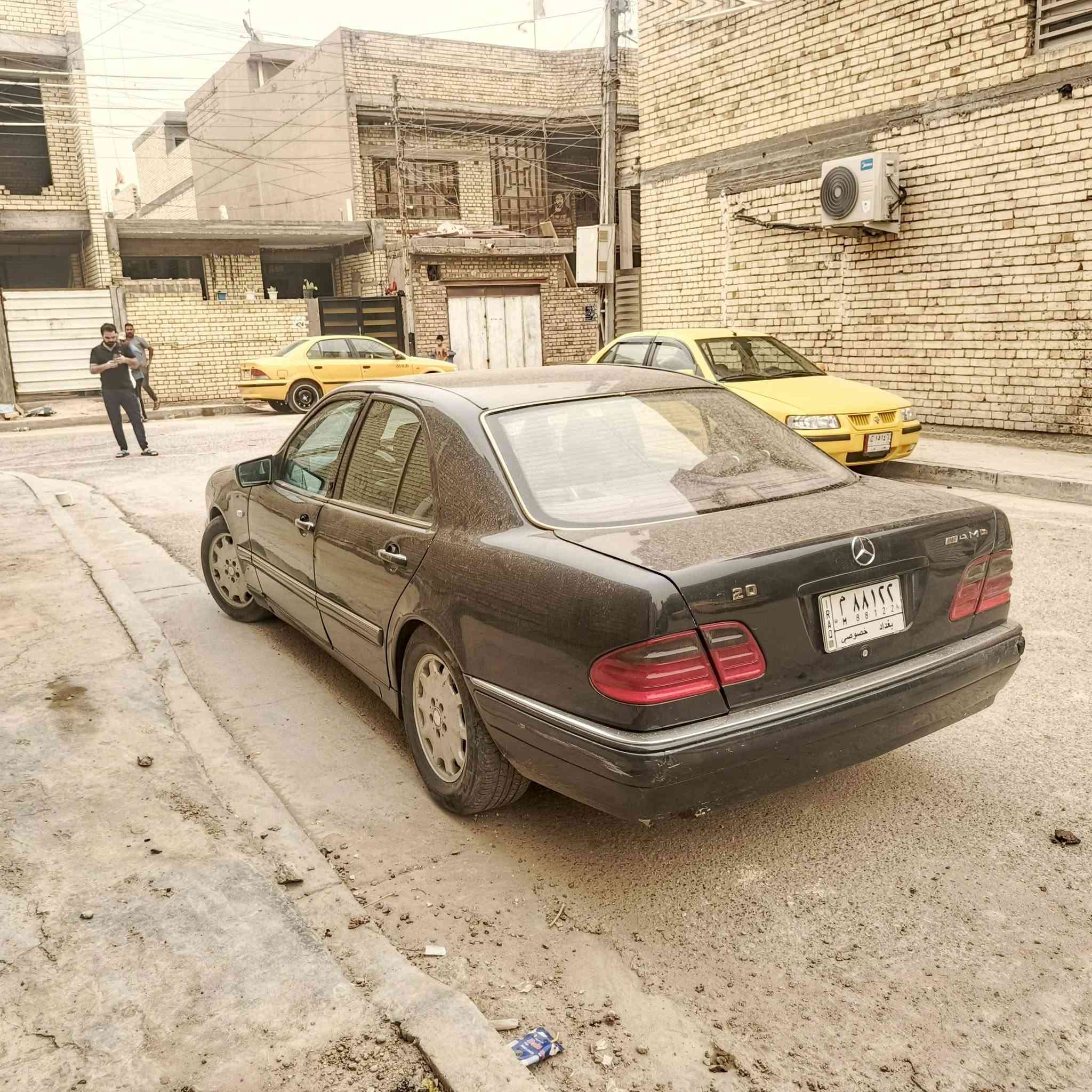 السلام عليكم 
مارسيدس موديل 1996
مكينة خراطيم 
رقم بغداد 
مكان السيارة بغداد 
السعر 75وبيها مجال 
***********
