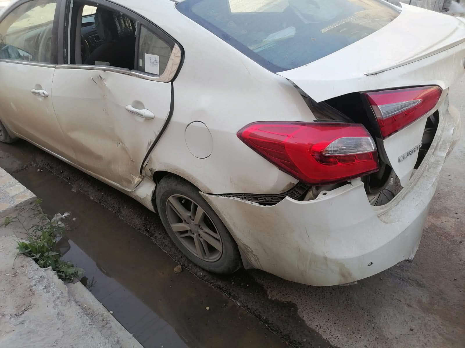 سيراتو 2014
خليجي مكينه دوش 
1600 
تحكمات كامله 
حساسات 
بيها حادث جاملغات خلفيه وصندوك. وباب الخلفي 
ذني بيهن صبغ والحوض كذالك بي تعديل 
السياره رقم شمالي جديد 
وكاله عامه وصاحبها موجود 
مكان السياره بغداد 

‭***********‬
فقط وتساب شغال حاليا لان مسافر
