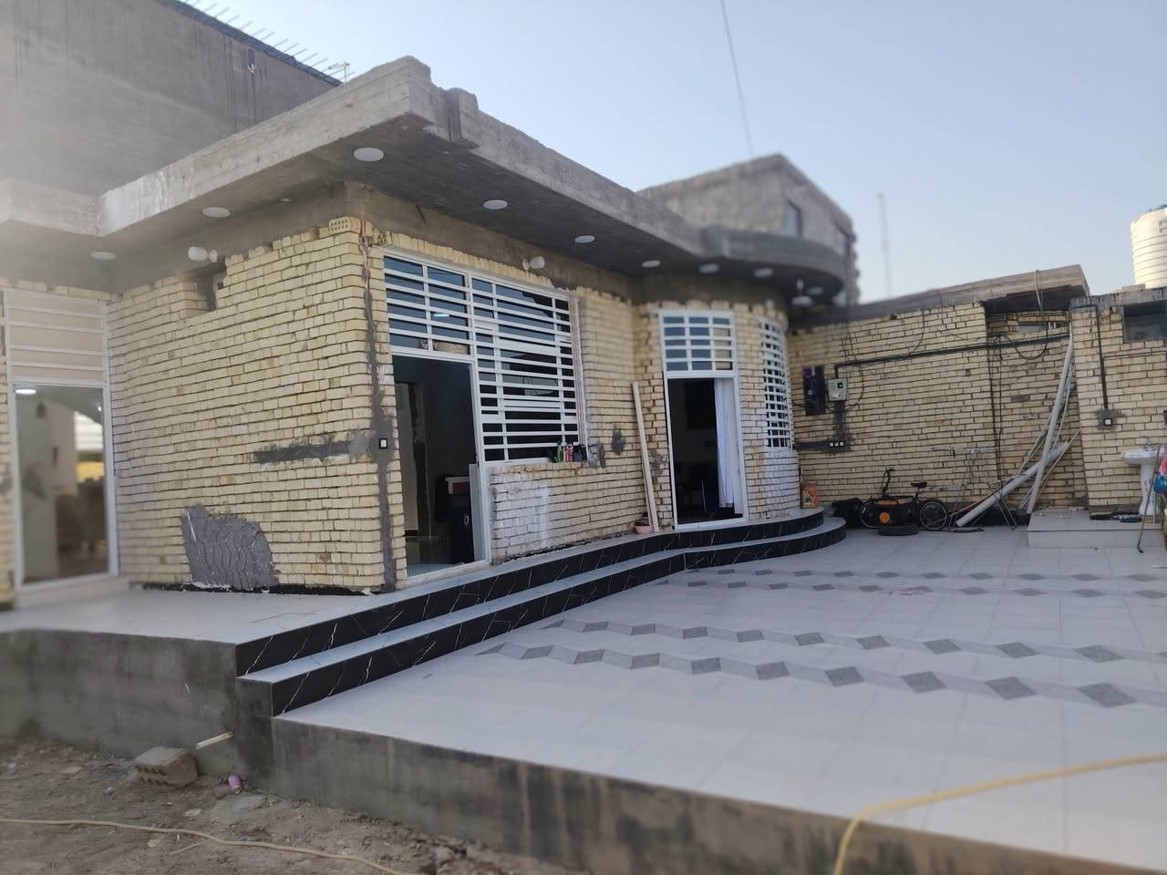 ٤٠٠م • غرفتين نوم • مشتمل