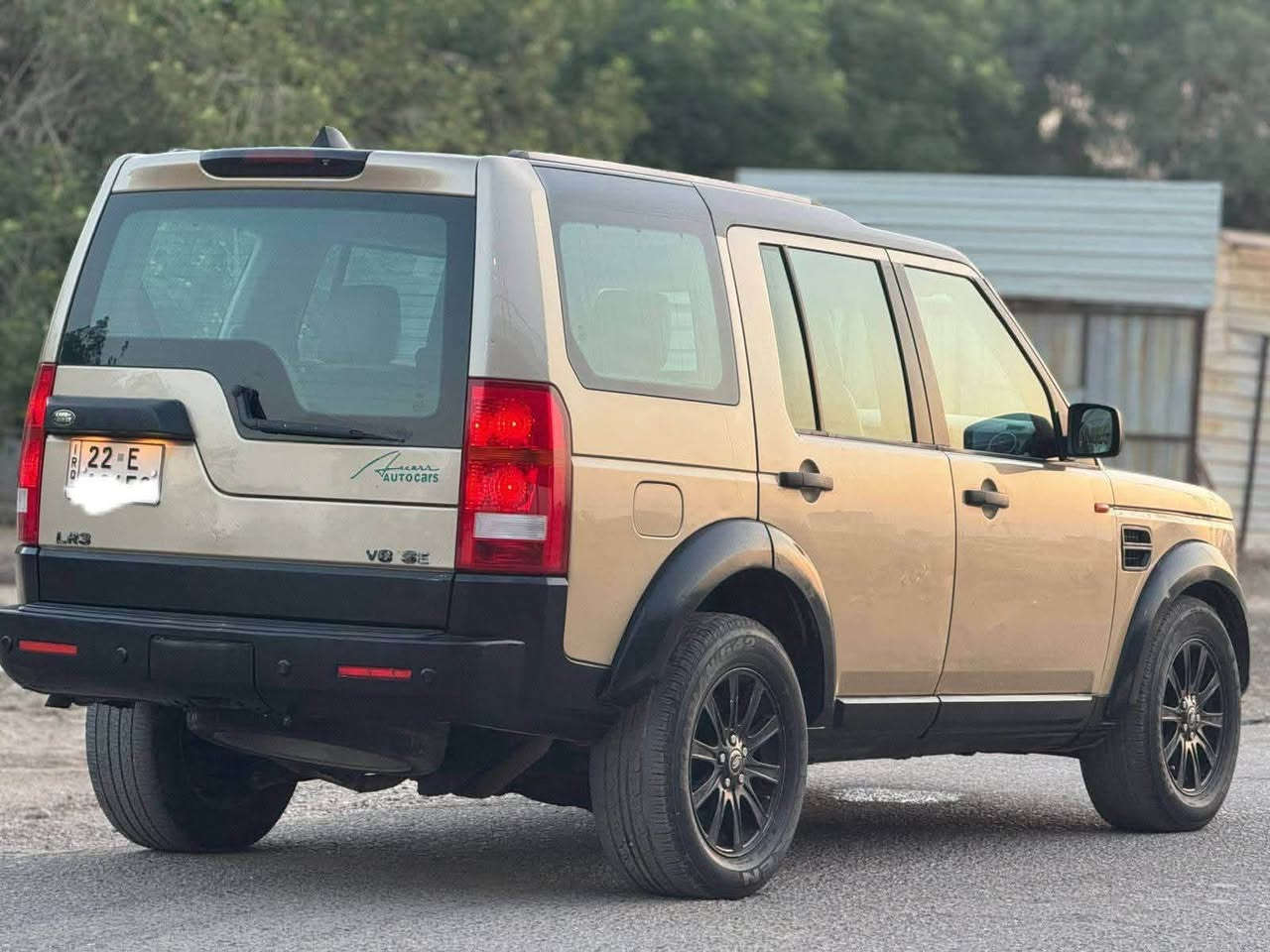 سلام عليكم
Land Rover LR3 2005 
خليجي بيهه 5قطع صبغ بدون ضرر  بدون دواخل. بيهه بارد بين بابين 
واكو ملاحظات بسيارة 
ماشية109 كيلو 
رقم اربيل دولي  تحويل مباشر. او وكاله
مكينه 8 سلندر بدون سوبر المرغوب. بانزين
 وعليهه منظومة غاز
سياره فول للأخير معروفه مواصفاتها 
بانو راما. 3 فتحات بلقماره. 
كشنات جلد و ستيرن كهرباء. اشاير ترحيب سايد بريك دكمة
لايت زنون + ديمنك متحرك شاشة وكامرة دوارة 3قطع تبريد
تبريد شغال خير من الله
 وبعد بيها هواي مواصفات 
سياره مكينه كير تبريد خير من الله ولاكلوب مشتغل بدشبول  صدر خلفي امامي كله جديد جوبلسات ملغية
سياره مال جناي 
السعر ٧٧ وبيها مجال حك عملة 
ترهم مراوس حسب القناعه
مكاني بغداد اليرموك. ***********

