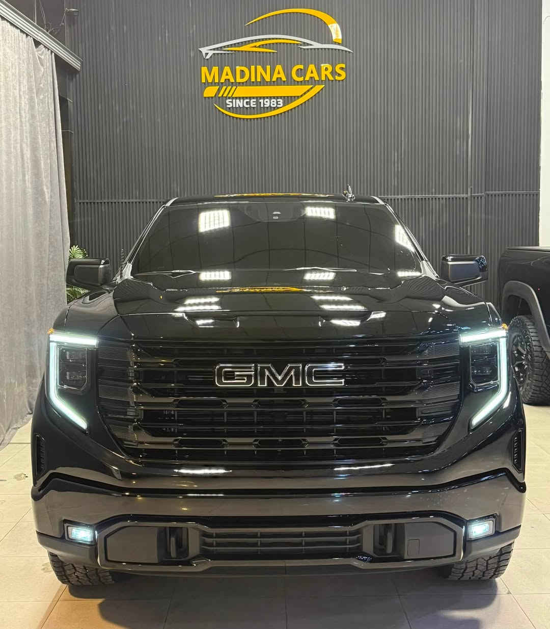 GMC Sierra 
Elevation 2024
V8 - 5.3L - 4x4

بسمە و شغال
شاشە گەورە
لایت لید
بگ لایت لید
کوشینات هیتر
کوشینات جلد و کهرابایی
سوکان هیتر
رادار 
ئمامی و خلفی
ئوتو ستوب
گیج الکترونی
دبل اکسل
باب طویل
بودی قصیر
تبرید مرکزی
ویل 20

36.000 mile 
1 قطعە صبغ
1 قطعە بدل بلادی
سعر 400 ورقە

معرض ( مەدینە ) اربیل شارع ١٠٠م
***********
***********
