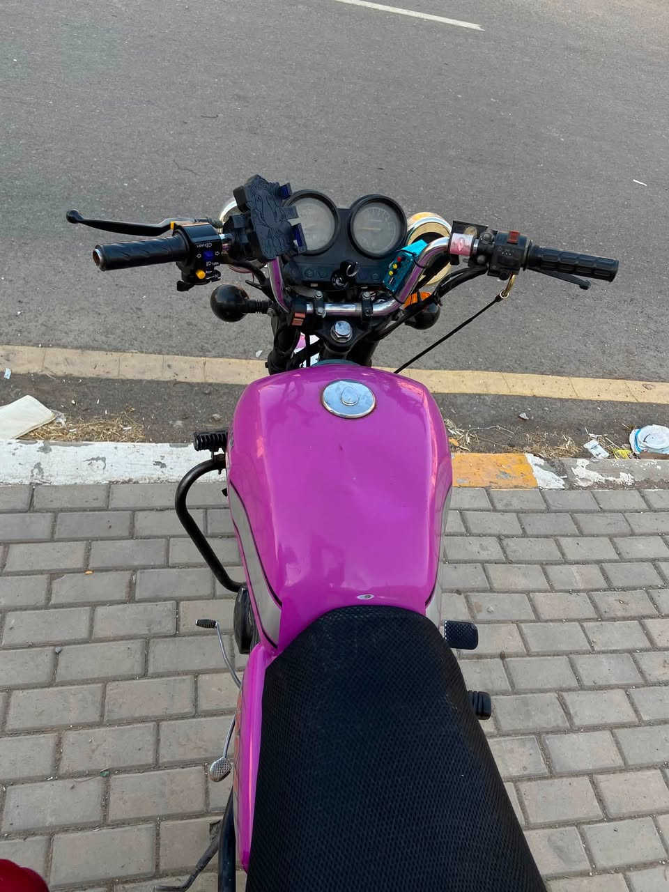 السلام عليكم
للبيع دراجه دايوان 2023 
دراجه حيل نضيفه وكاعده 
محركها شرط ما مفتوح فقط بي خيط بخار 
مكان الدراجه بيجي سعرها 630 وبيها مجال 
هـ: ***********
