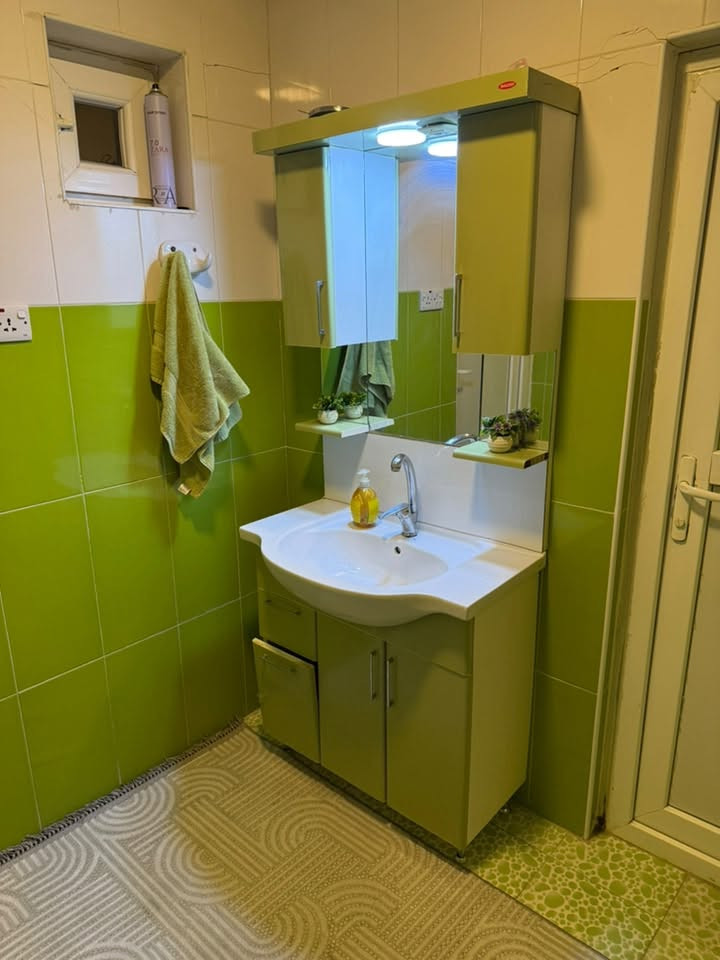 .
بيت للبيع بخانقين مع اغلب الاثاث و كاونتر 🏠 
حي العسكري خلف الملعب الدور السكنيه 

البيت 450م طابق واحد
4 غرف نوم مع مخزن
اغلب البيت سيراميك و سقف ثانوي و بناء جديد
كراج و حديقه جبيره 
مطبخ جبير حار و بارد 
صاله داخليه جبيره 
درج خارجي 
نوع الطابو : ادارة محليه 

للسعر و التفاصيل الاتصال على الرقم ***********
