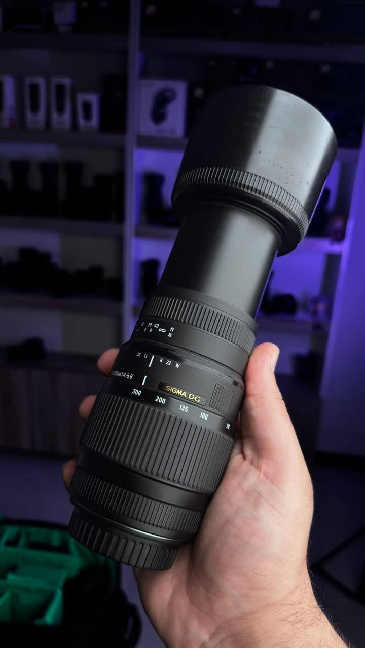 Canon 250d
وحش المبتدأين
1_كامرة مع العدسة 18_55 mm✅ 
2_كاتريدر لسرعة نقل الصور والفديوهات ✅ 
3_عدسة سكما 70_300 mm✅ 
4_جنطة مقسمة✅ 
5_نك مايك✅ 
6_ستاند تصوير✅
الكامرة شخط مابيه 🌹
الرقم :***********
العنوان :بغداد
