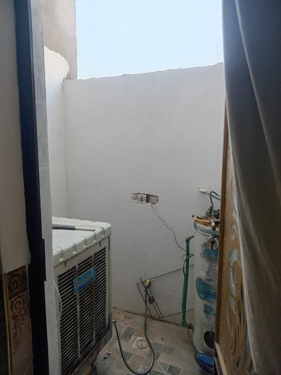 ياالله سلام عليكم ورحمة الله وبركاتة
🏠🏠بيت البيع فوال مابي ينقص بس  نقص الوجيه بس  لبخ   الفلوجه الجغيفي الثانيه يم سواق جنه 
بيت موجه المساحه150مكون من 3 غرف نوم 
مانور 2ع
حمام 2ع
صاله 2ع
ستقبال
مطبخ
كراج   
 يبعد عن لتبليط 50 متر 

 السعره 95وبي مجال  رقمي الهاتف  ‏‪***********‬‏

