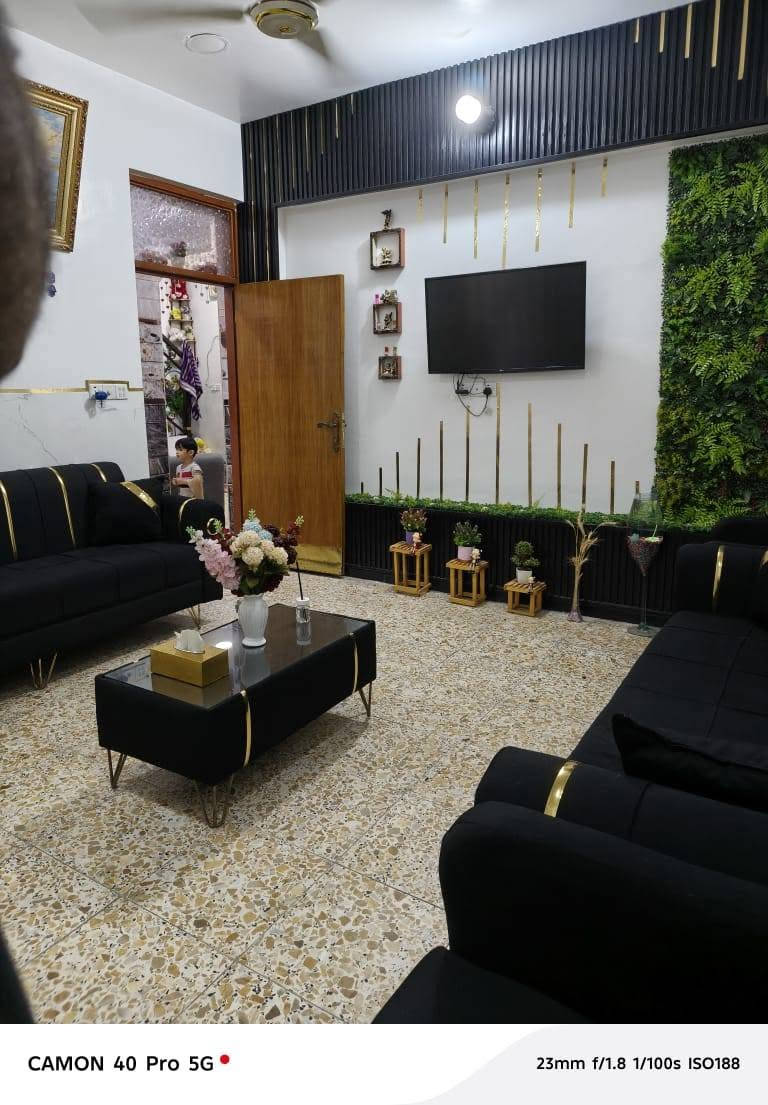 سلام عليكم بيت للبيع 100متر طابو زراعي طابق ونص بحي البساتين بشارع المصطفى قرب شارع عام الرئيسي الواجهة 9في11 يتكون من غرف نوم عدد 2 وستقبال وحولي ومطبخ وخدمات كامله سعر 140 هاتف ***********
