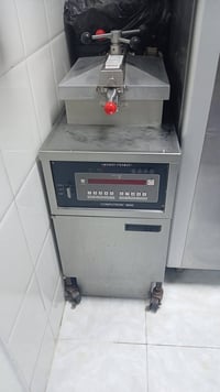 مكينه هني بني للبيع نضيفه ستخدم قليل لل تصال  07712414552