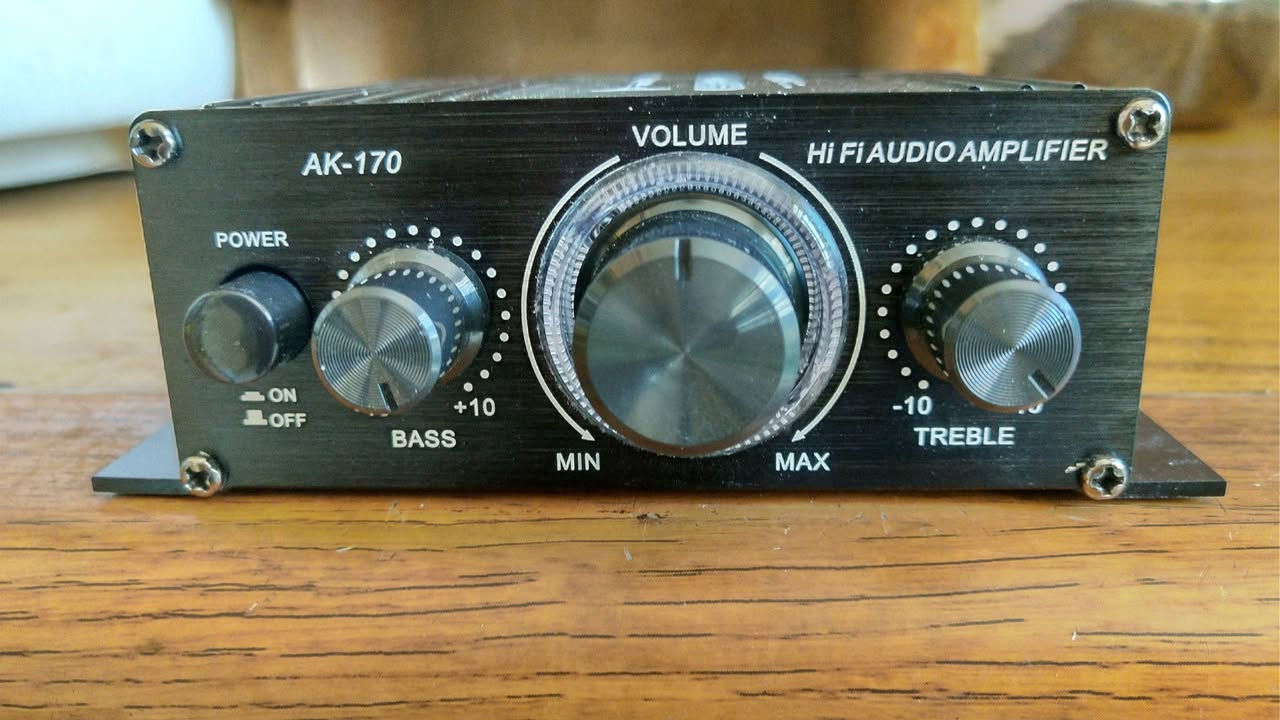 تحياتي للجميع...
ميني سيستم صوتي صغير بحجم قبضة الكف
((Hi- Fi Audio Amplifaire)).....
مع سماعتين عمودية قياس 35 سم دبل سماعة بالتك الواحد 
مميز جدآ يوضع على المكاتب لأصحاب العمل...
ويصلح لربات البيوت يوضع على الكاونتر بالمطابخ....للاستماع بصوت جميل ستيريو....
يعمل بكهرباء 12 ڤولت بمحولة خارجية...او على باتري 12 ڤولت...او باتري السيارة... 
الملحقات///// 
1- محولة خارجية ...12 ڤولت
2- واير فيشة اواكس للربط على الموبايل
السعر///  46 ألف مع التوصيل لجميع المحافظات
للتواصل/// ***********...واتساب أعمال...وماسنجر
والتوفيق للجميع...
