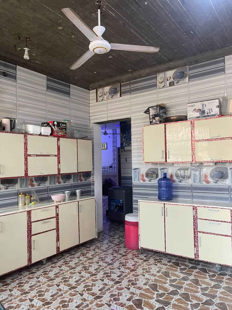📍 دار سكن طابو صرف حي صباح المحامي (الصادق الاول)
✅ المساحة: 250 متر
✅ طابقين كونكريت 
غرف نوم  5
مجمع صحيات 3
براني 
صالة 2 
مطبخ حار وبارد 
🟩 تبليط خدمات ماء كهراء نت ضوئي 
✅ موقع ممتاز جدا و قريب
✅ واجهة 10 على شارع عريض و النزال 10 متر 
📞 للاستفسار والمشاهدة
مراجعة مكتب عباس ابتيت (حسين للعقار) بشارع سيد يونس مقابيل سعد القطري للعقار 
***********
