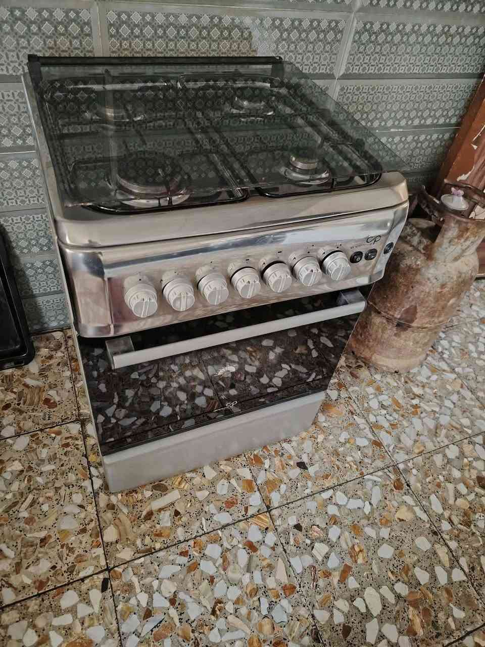 السلام عليكم طباخ تركي اربع مشاعل نضيف جدا كل نقص مابي تجي تفحص وتاخذ العنوان بابل مركزالسعر 90 شراي راسلني او تتصل ***********
