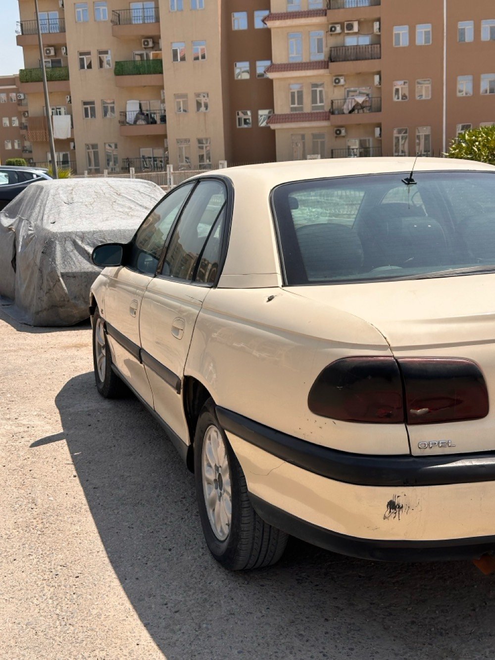 السلام عليكم ورحمة الله وبركاته… اوبل بزون خصوصي رقم بغداد موديل 1997 محرك2.0 كير اوتماتيك (مبدل بكير ميكانيكي) تبريدها منظومة جديدة ناقصها بس شحن غاز( لان صار بيها ليك وما سويته) منظومة تدفئة وكشنات جلد طبيعي الكشنات الامامية كهربائية ومشدودلها منظومة زينون وصدرها 65‎%‎ ناقصه بس بوش 
مكاني بغداد 
***********