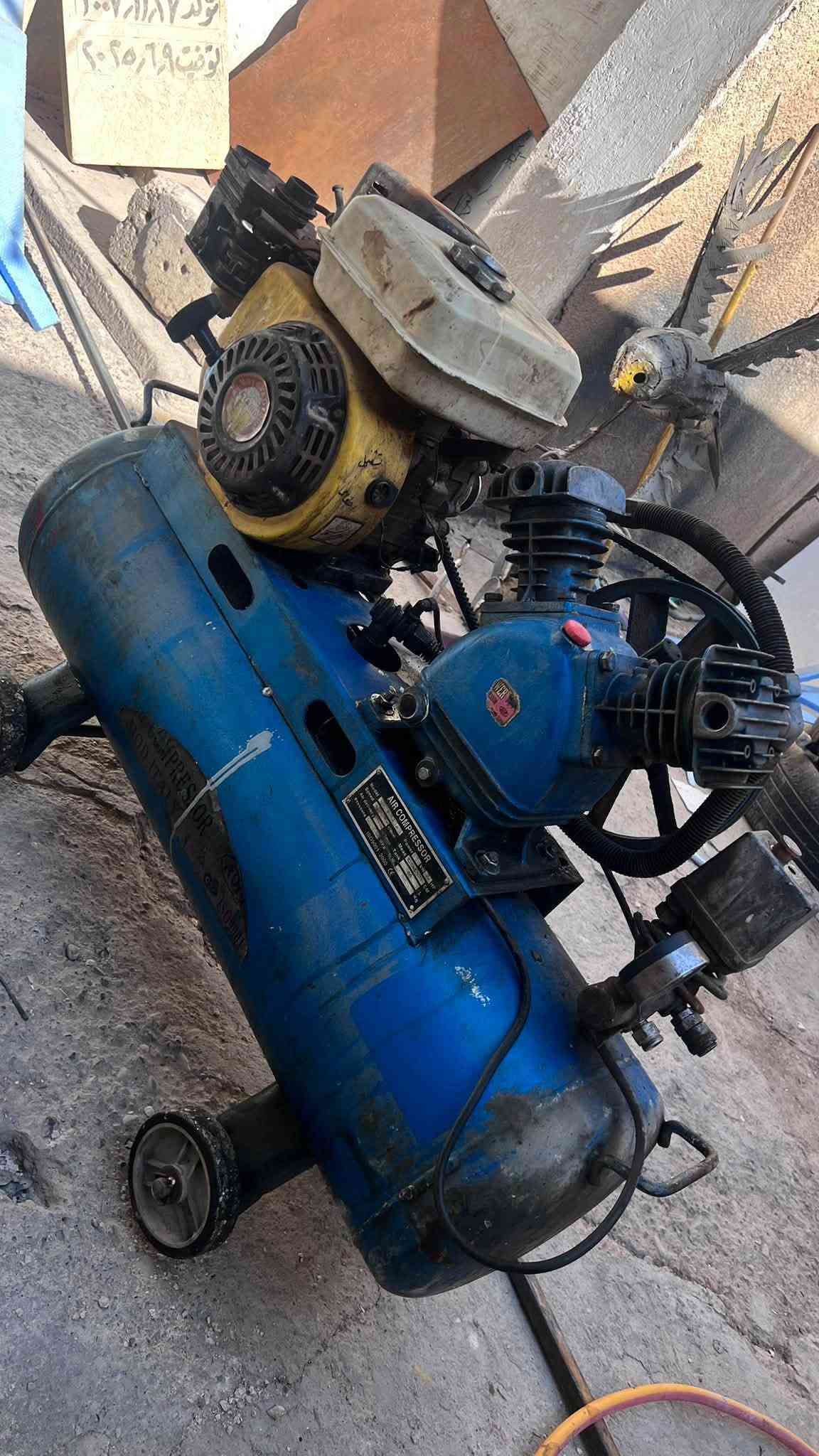 كمبريسر للبيع
يشتغل ع بانزين 
ويشتغل ع كهرباء 

‭***********‬
