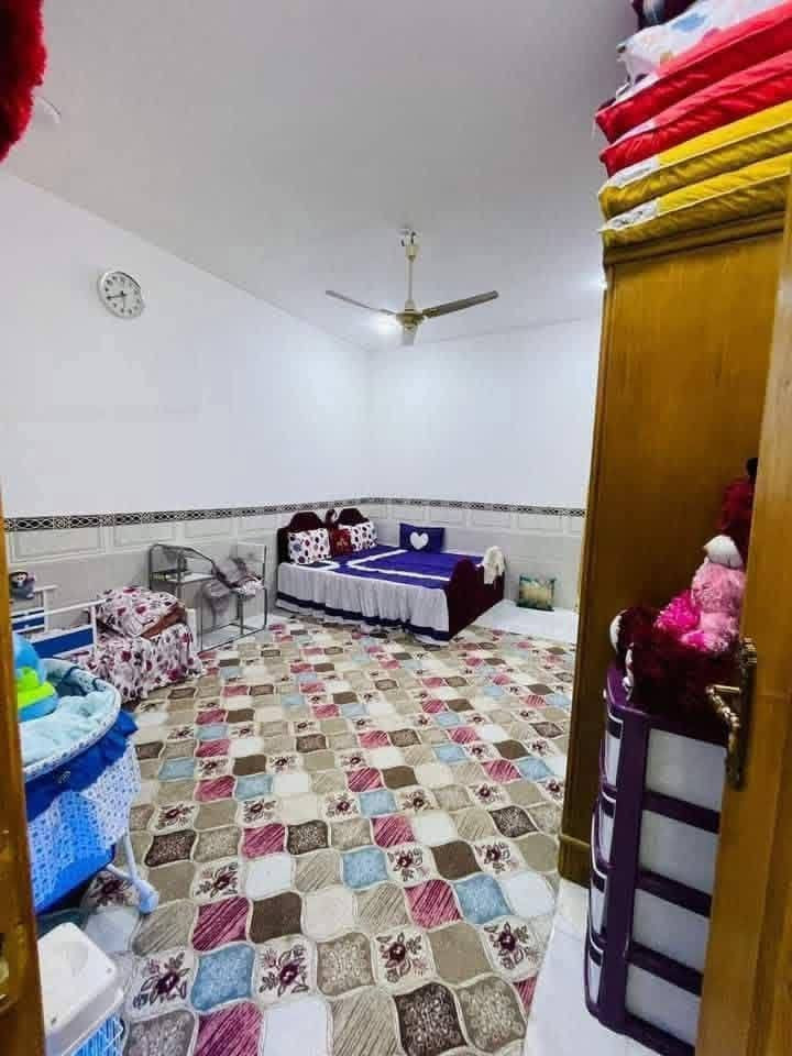 السلام عليكم بيت 100متر مربع طابق واحد بناء بلوك عتبه بيت جديد ومتعوب عليه مع كاونتر يضل ويه بيت حولي أبو مهدي المهندس مجمع الغدير خلف السفاره التركيه  سند 25 قرار قاضي   سطح شتايكر أرضية بورسلين *********** كربلاء
