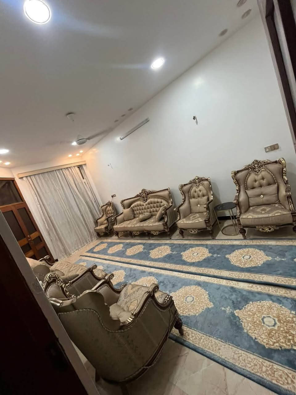 بسم الله الرحمن الرحيم 
دار للبيع في منطقة الاورفلي 
قرب شركة الأنوار المساحة 
١٢٥ متر ٥*٢٥
للاستفسار ***********
