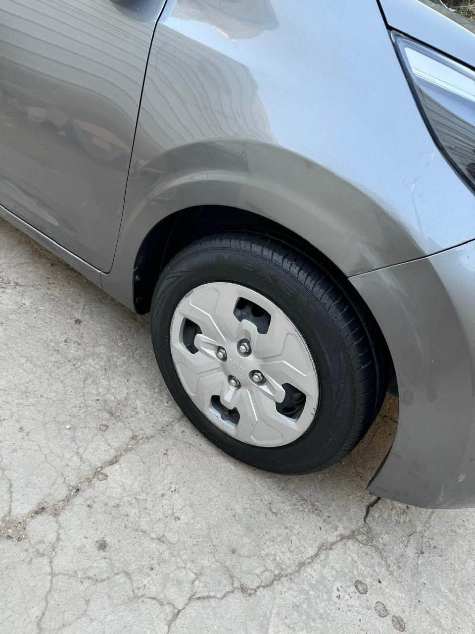 السلام عليكم للبيع فقط كيا بيكانتو 2021 خليجي بيه بارد بلجاملغ الامامي ربعه رقم اربيل الجديد هزه جديده ميحتاج تروح السياره باسمي تحويل وكاله ماكو مشكله ماشيه 30 ومابيه نقص وجاهزه السعر 109 وبيه مجال بسيط مكاني بغداد السيديه للاتصال ***********
