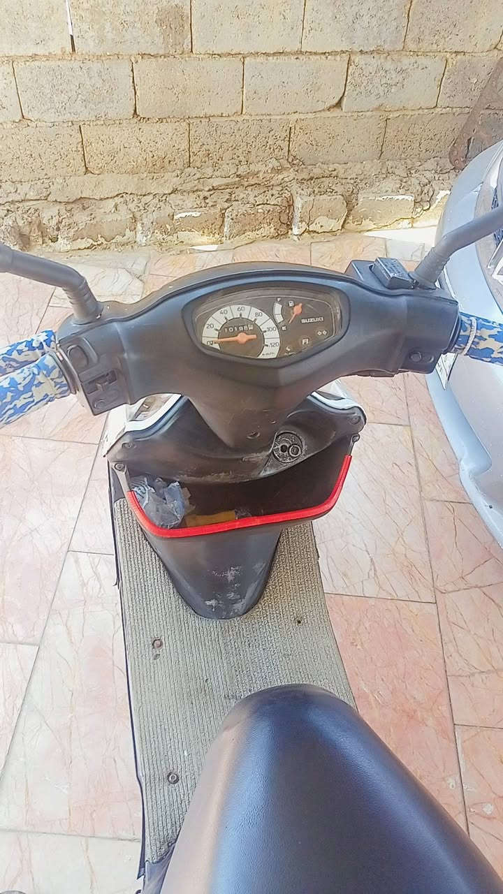 سلام عليكم.موطور سوزوكي للبيع.موطور بعده زيرو ما ممدوده عليه صبانه بعده على وضع الشركه.تايرات جدد.موطور ما ناقص اي شي.لسعر 400وبيه مجال مكاني الفلوجه الصقلاويه .الرقم او واتساب ***********
