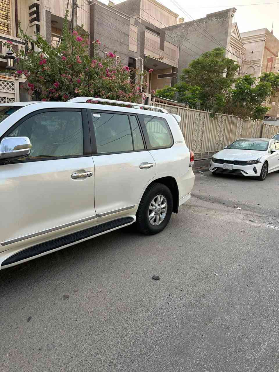 لاندكروز • ستينيه 11 • ضربة باب خلفي