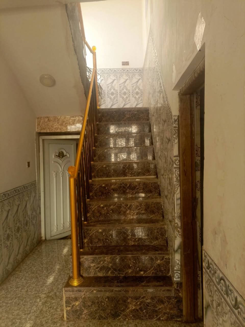 سلام عليكم بيت للبيع جاهز للسكن
حي الزهراء ع  غرفتين وصاله ومطبخ وديوانيه وحمام داخلي وخارجي سيراميك على شارعين ركن ماء كهرباء 
سعره ب 35 وبيه مجال للشراي 
مراسله الحساب أو الاتصال على الرقم 
***********
