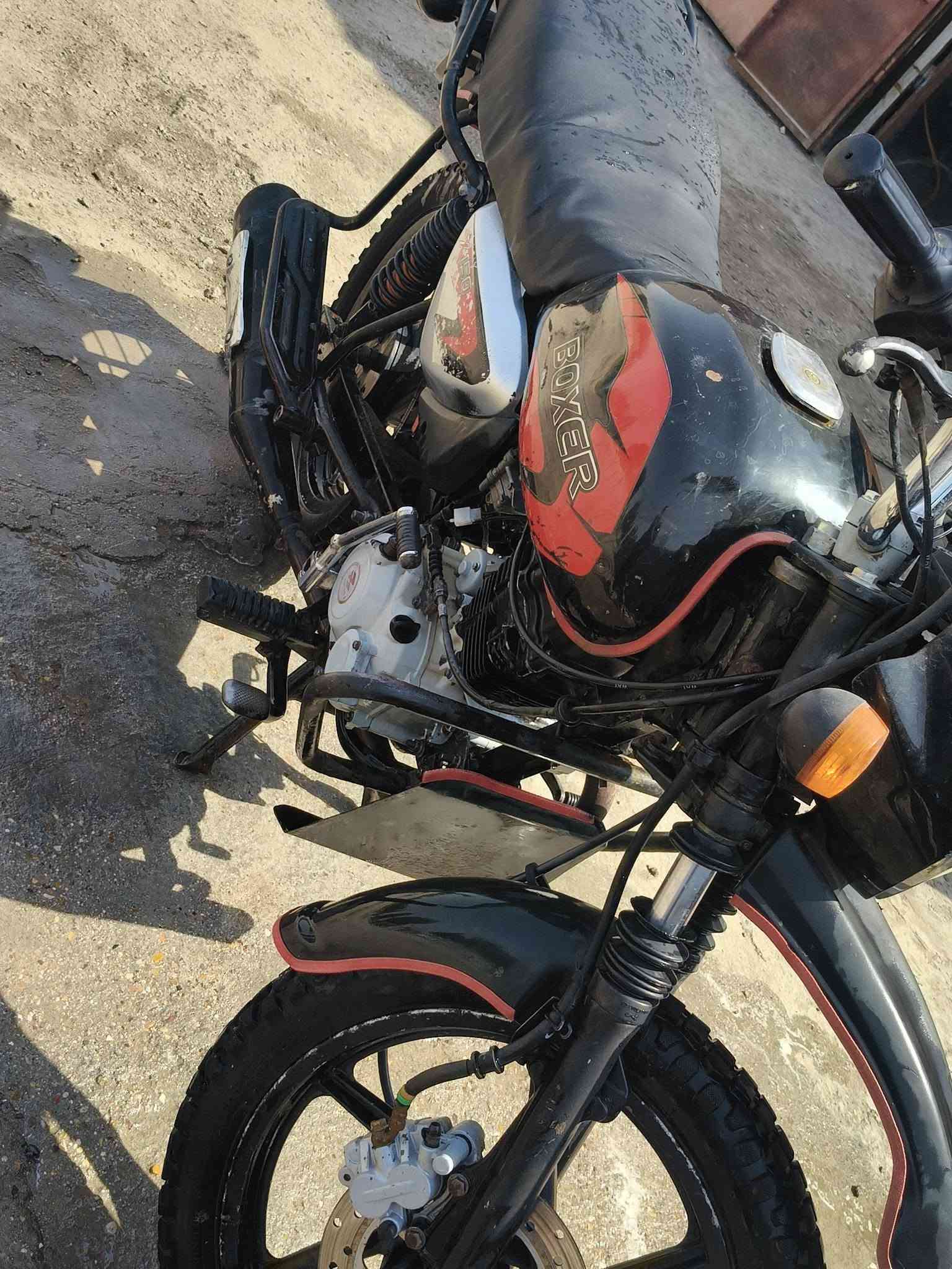 السلام عليكم بوكسر موديل 20 اوراق مكينه مفتوحه كهربائيات كلها شغاله سعر850 بيهه مجال العنوان القرنه الثغر ***********

